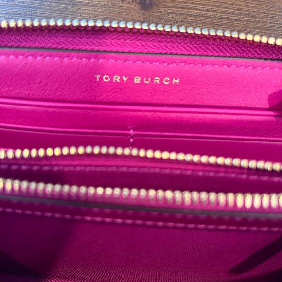 NWT Tory Burch Charlie Zip Continental Wallet in Party Fuchsia - Picture 7 of 9